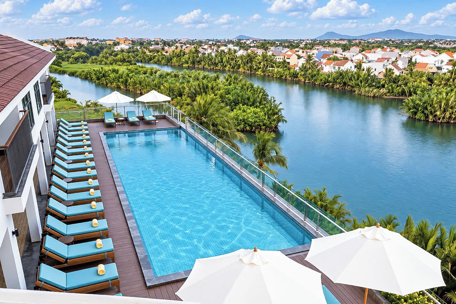 2 outdoor pools, pool loungers