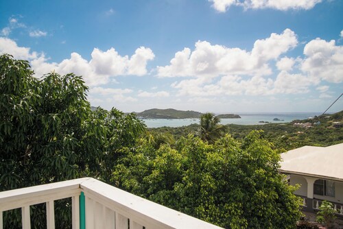 EGO GUESTHOUSE#2----Breathtaking villa sitting on the hill with lovely Oceanview