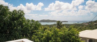 EGO GUESTHOUSE#2----Breathtaking villa sitting on the hill with lovely Oceanview