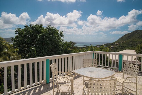 EGO GUESTHOUSE#2----Breathtaking villa sitting on the hill with lovely Oceanview