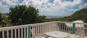 EGO GUESTHOUSE#2----Breathtaking villa sitting on the hill with lovely Oceanview