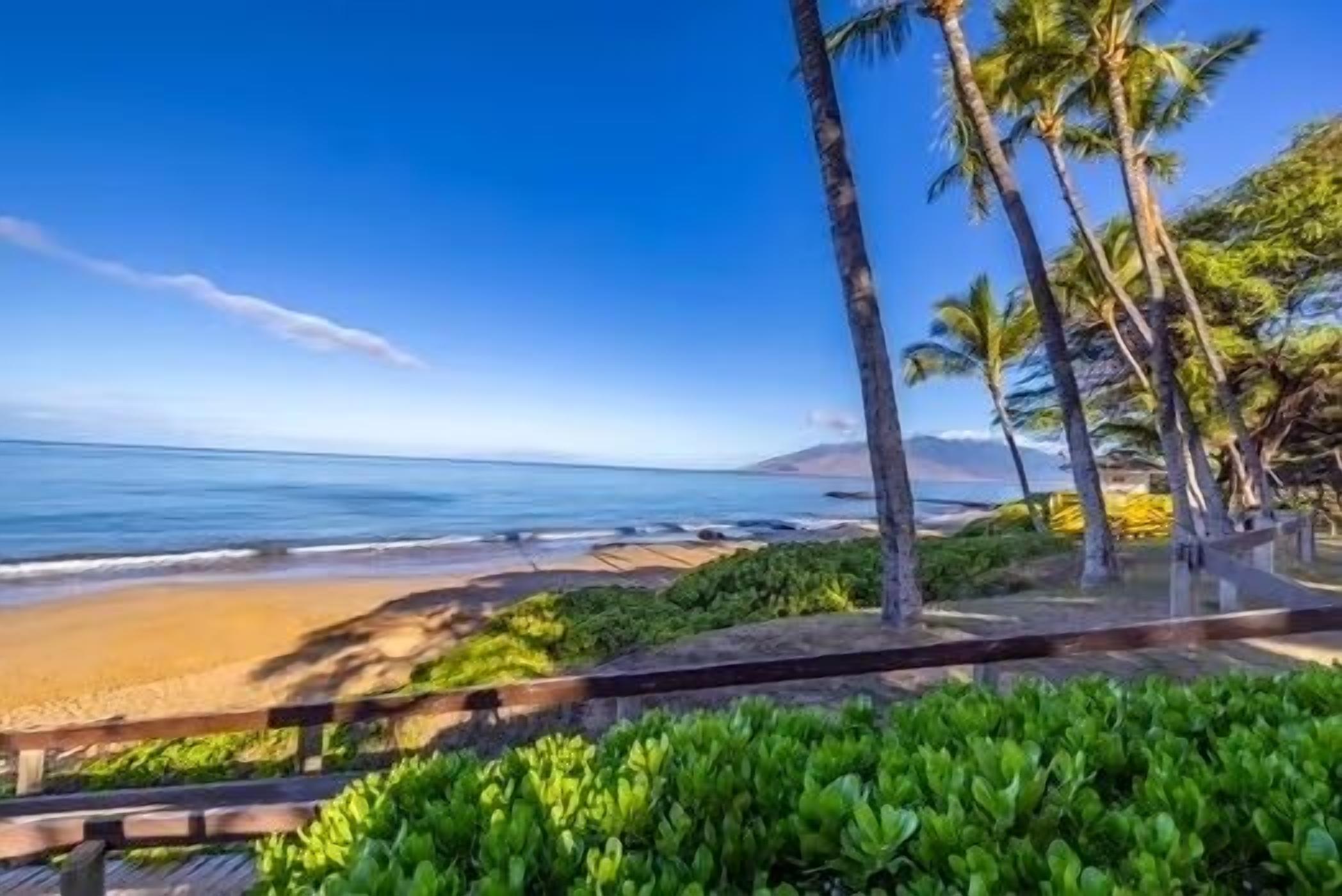 Beach nearby, sun loungers, beach towels