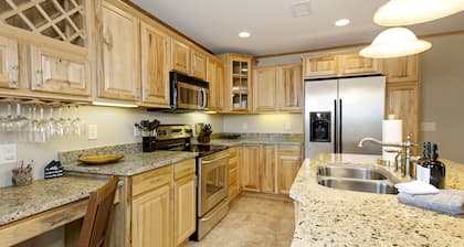 Luxury Lakeside living at Northern Bay Resort. Houses 13 with Exclusive BunkRoom