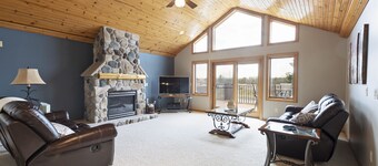Luxury Lakeside living at Northern Bay Resort. Houses 13 with Exclusive BunkRoom