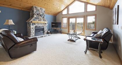 Luxury Lakeside living at Northern Bay Resort. Houses 13 with Exclusive BunkRoom