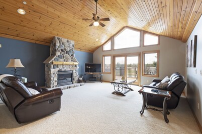 Luxury Lakeside living at Northern Bay Resort. Houses 13 with Exclusive BunkRoom
