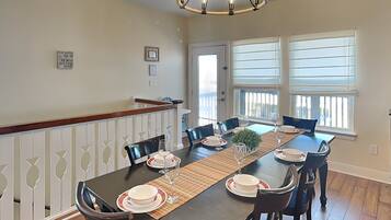 House, Multiple Beds, Kitchen, Ocean View | Dining
