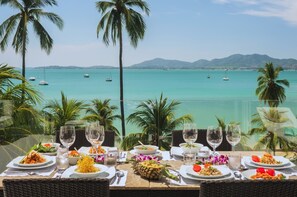 Outdoor dining - Villa Nirvana - Tropical Chic Oceanview 4BR Haven with a Shared Beachfront Pool (Tambon Wichit)