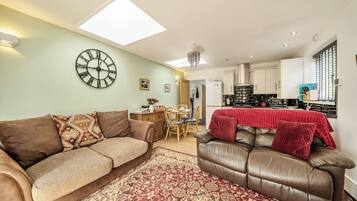 TV, fireplace, stereo