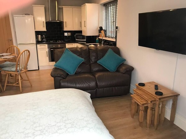 1 chambre, fer et planche à repasser, Wi-Fi, draps fournis