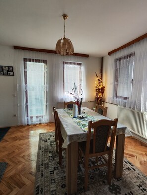 Dining - Vila Domm in Rakovica (Rakovica)