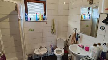 Shower, towels