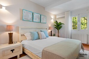 3 bedrooms, desk, iron/ironing board, travel crib - Beachfront Villa Casa Mosa | Ref. #32 (Marbella)