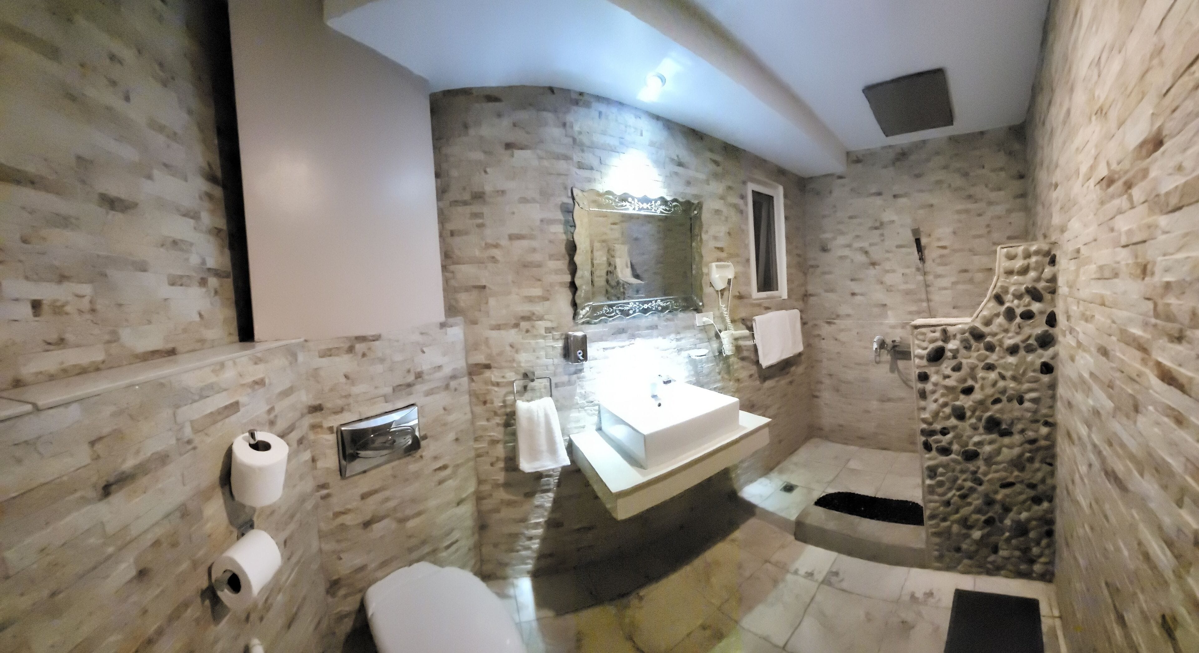 PURPLE STONE ROOM | Bathroom