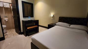 Business Double Room | Free WiFi, bed sheets