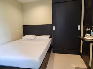 Free WiFi, bed sheets