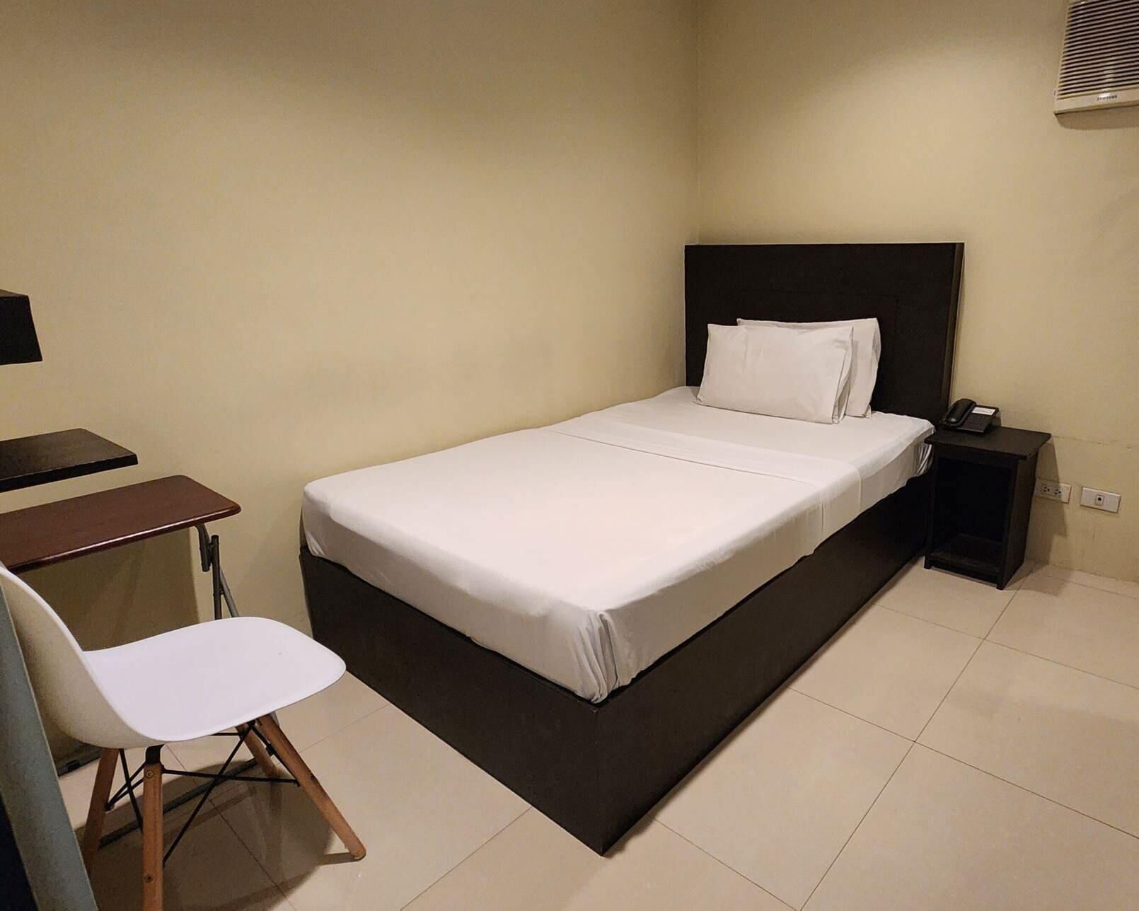 Free WiFi, bed sheets