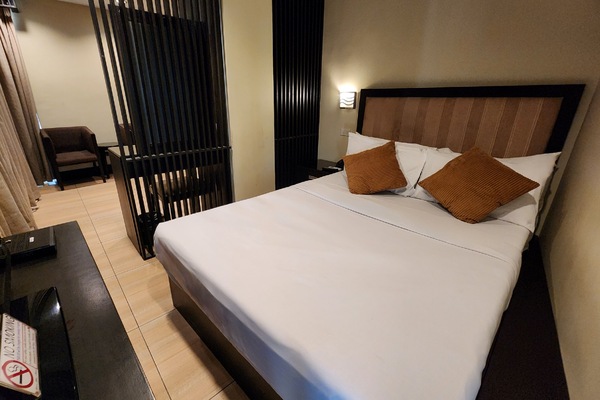 Deluxe Double Room | WiFi (free), bed sheets