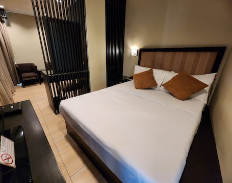 Deluxe Double Room | Free WiFi, bed sheets