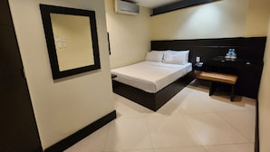 经典双人房 | 免费 WiFi、床单