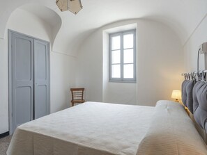 1 bedroom, travel crib, free WiFi