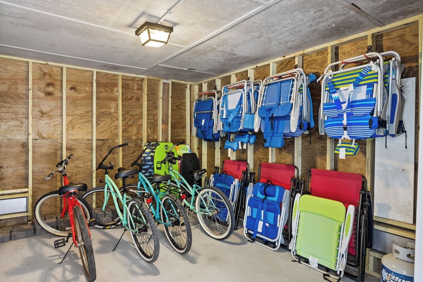 We provide four bikes, four boogie boards, 13 chairs, 3 beach umbrellas, and a beach tent to use during your stay