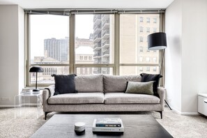 TV, stereo - Classic Lakeview 2BR w/ Deck, Pool & Gym, nr Lincoln Park, by Blueground (Chicago)