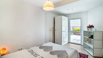 1 bedroom, iron/ironing board, free WiFi, bed sheets