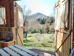 Property grounds - Holiday Home 'Wohlfühloase' with Mountain View, Private Terrace and Wi-Fi (Leinsweiler)