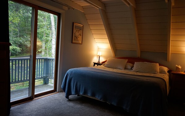 4 bedrooms, iron/ironing board, Internet, bed sheets