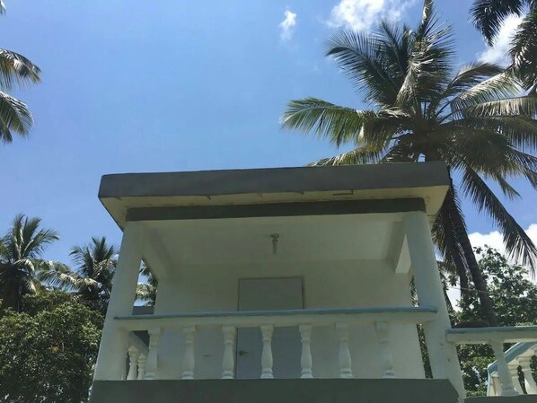 Property grounds - Relaxing Beachfront Apartment steps to the beach (las pascualas)