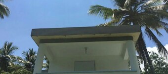 Relaxing Beachfront Apartment steps to the beach