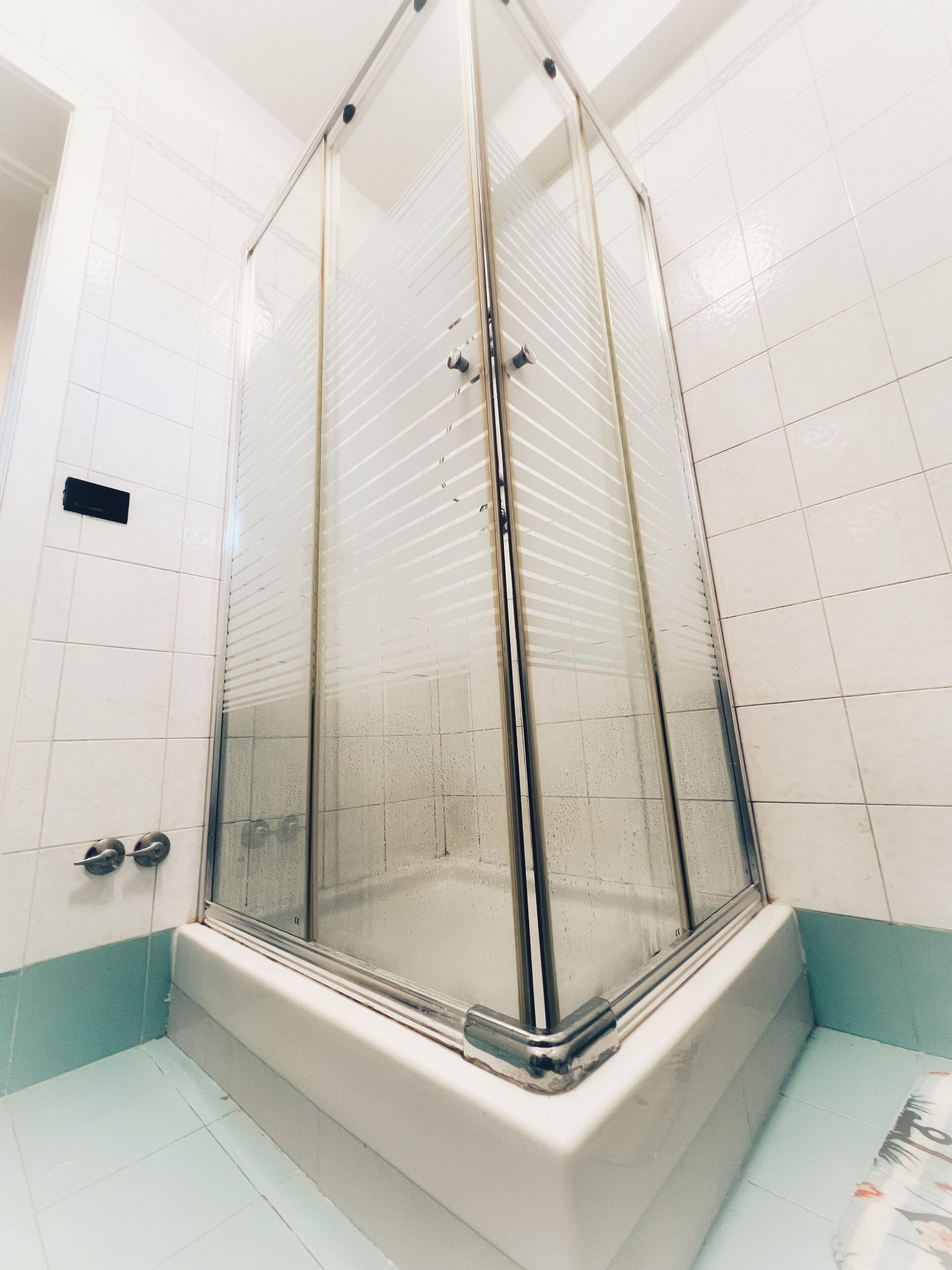 Dusche, Haartrockner, Bidet, Handtücher