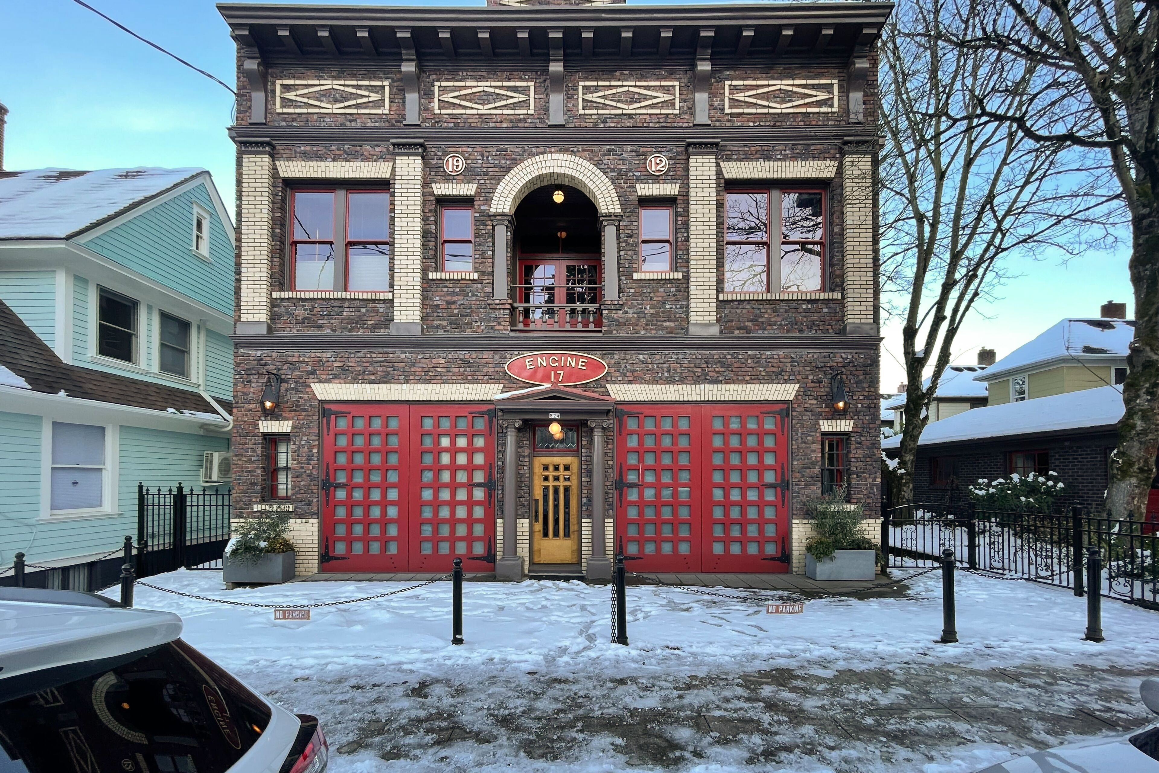 Restored, dog-friendly, historical landmark with pool table & prime location