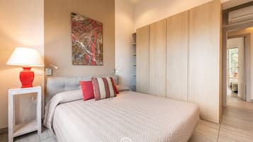 3 slaapkamers, een kluis op de kamer, een strijkplank/strijkijzer, wifi