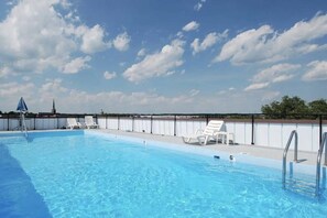 Unclassified image, 5 of 43, button