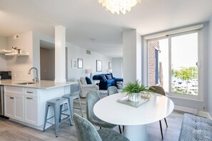 Unclassified image, 2 of 43, button