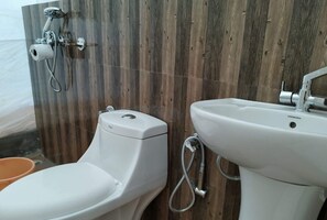 Deluxe Tent | Bathroom