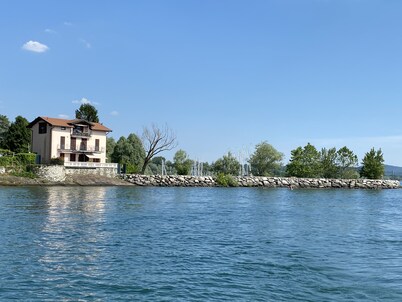 Vacation apartment directly on the lake