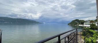 Vacation apartment directly on the lake