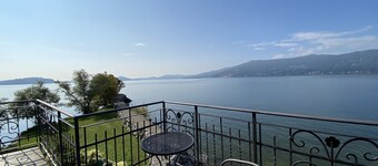 Ferienwohnung am See mit Balkon