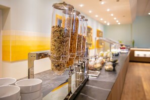 Buffet déjeuner gratuit tous les jours