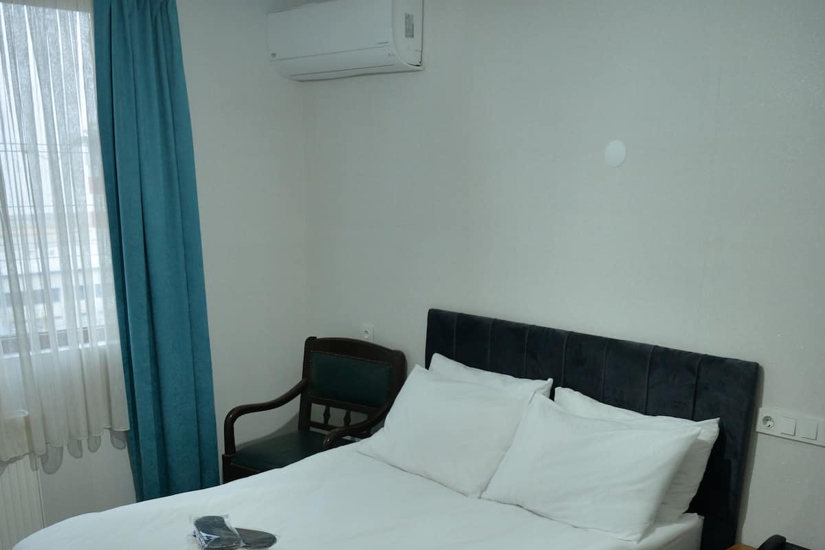 Desk, soundproofing, iron/ironing board, free WiFi
