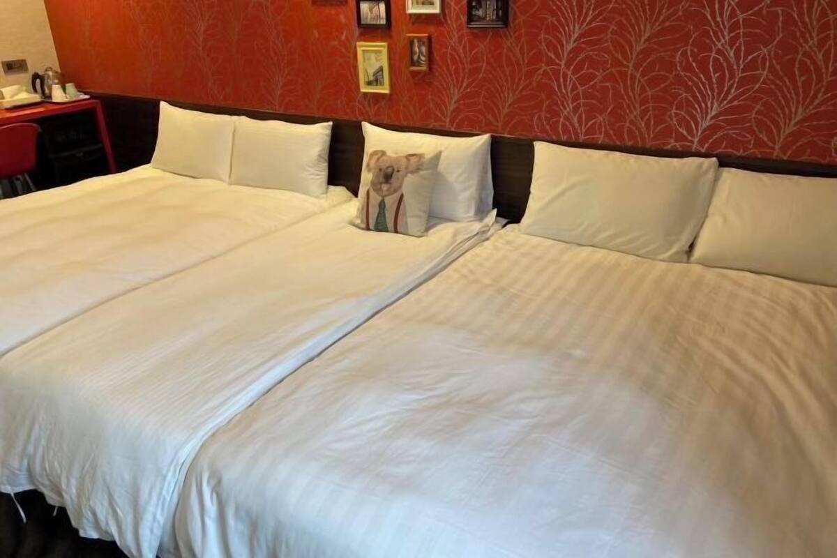 Soundproofing, free WiFi, bed sheets