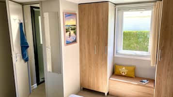 2 Schlafzimmer, BĂŒgeleisen/BĂŒgelbrett, Reisekinderbett, Internetzugang