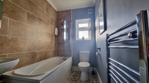 Shower, hair dryer - The Loft by Switchback Stays (Cardiff)