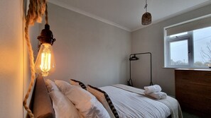 1 bedroom, iron/ironing board, free WiFi - The Loft by Switchback Stays (Cardiff)