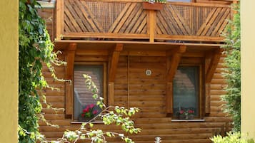 Familien-Dreibettzimmer, Mikrowelle | Verdunkelungsvorhänge, schallisolierte Zimmer, Bügeleisen/Bügelbrett