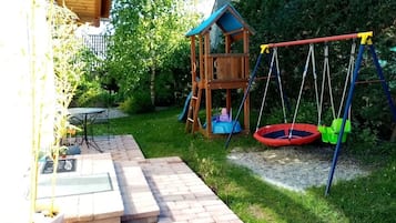 Familien-Vierbettzimmer | Verdunkelungsvorhänge, schallisolierte Zimmer, Bügeleisen/Bügelbrett