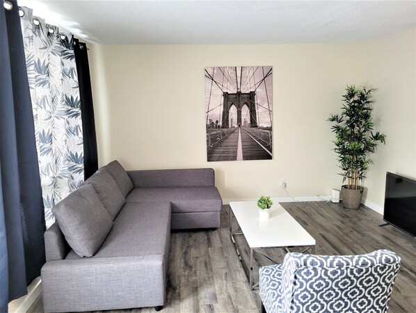 Smart TV - Restful 4 bedroom TownHome (Winnipeg)